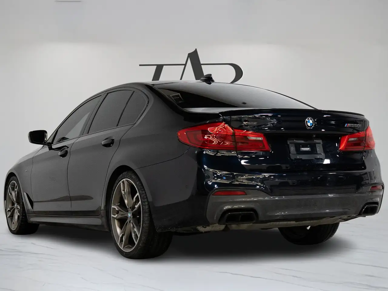 BMW 5 Series снимка BMW 5 Series