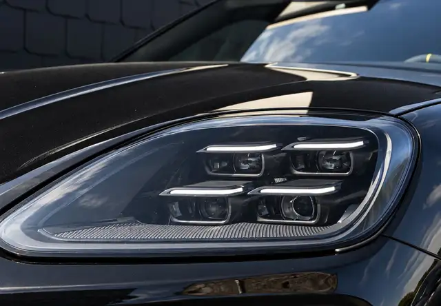 Porsche Cayenne view 27