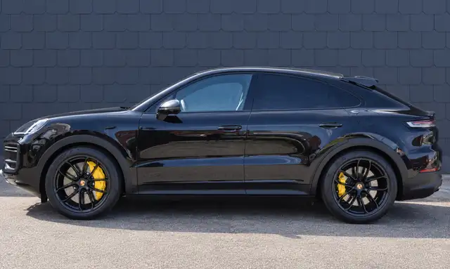 Porsche Cayenne view 3