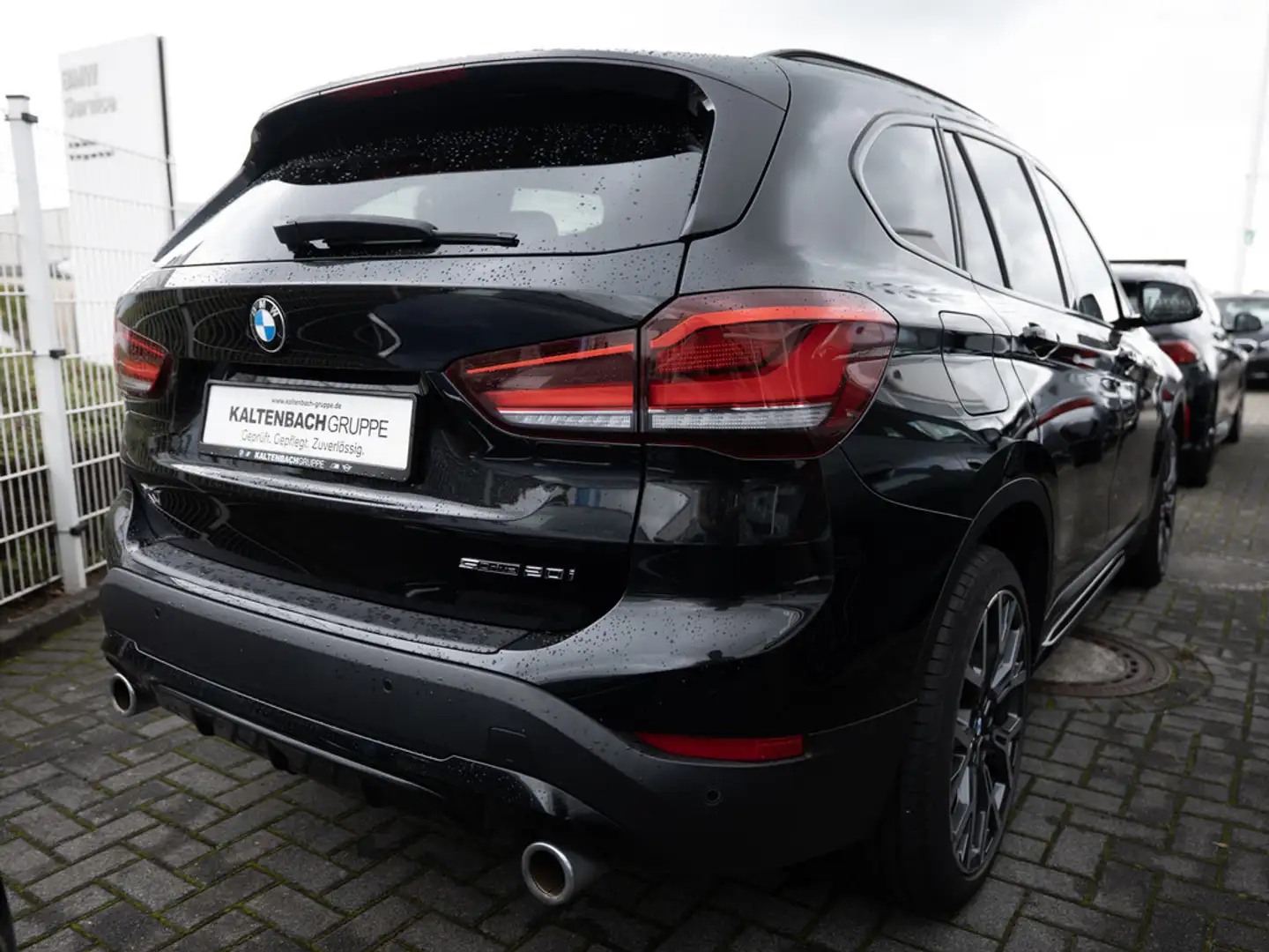 BMW X1 sDrive 20i Sport Line FACEL. AHK LED NAVI Noir - 2