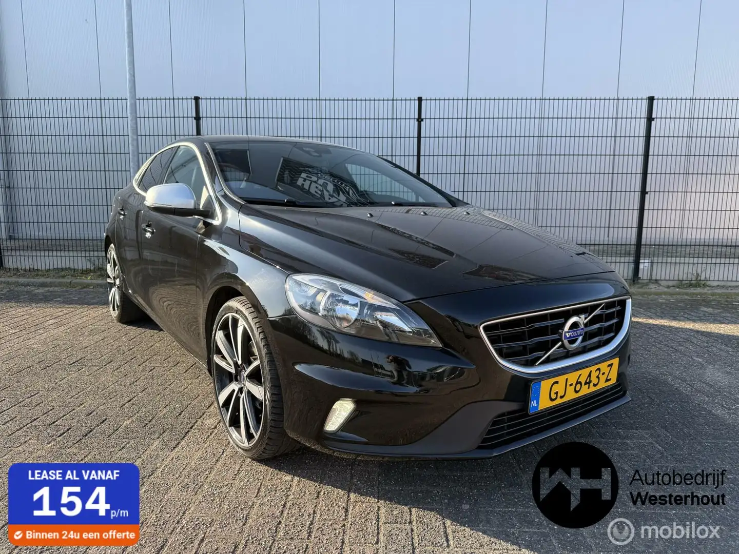 Volvo V40 2.0 D2 Summum R Design Euro 6 NAP NAVI LEER Zwart - 1