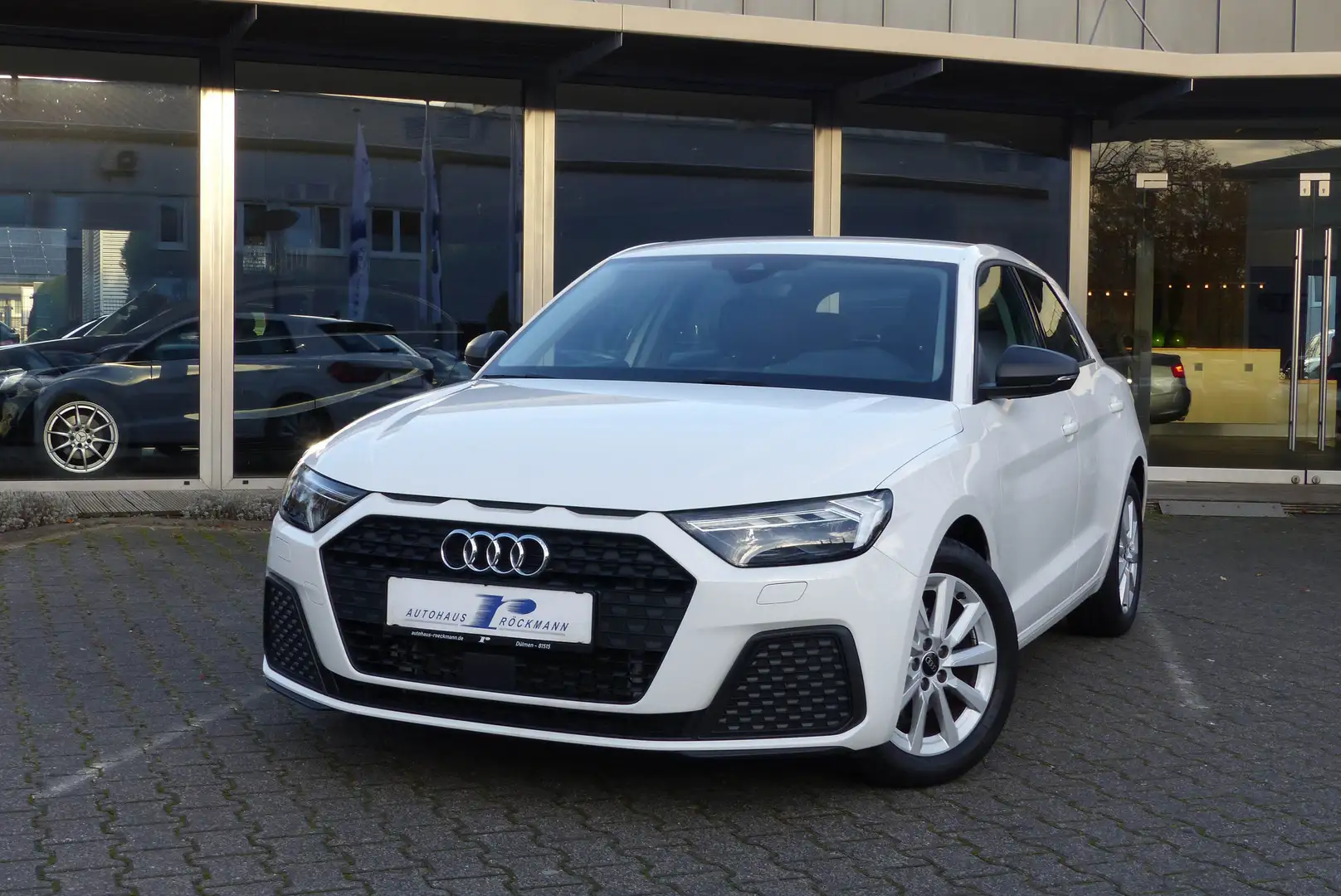 Audi A1 Sportback 30 TFSI smartphoneApp PDC SHZ Weiß - 2