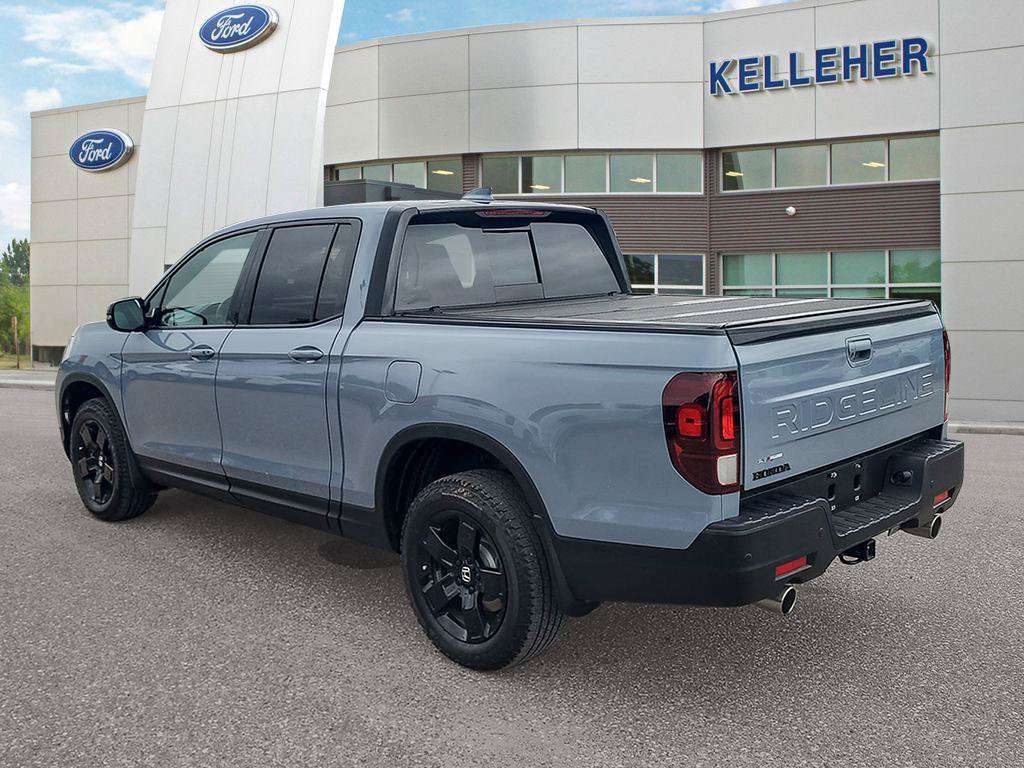 2026 Honda Ridgeline Black Edition | AWD | Like New! | Heated/Cooled Seats | Wireless Charging | Leather — снимка 3