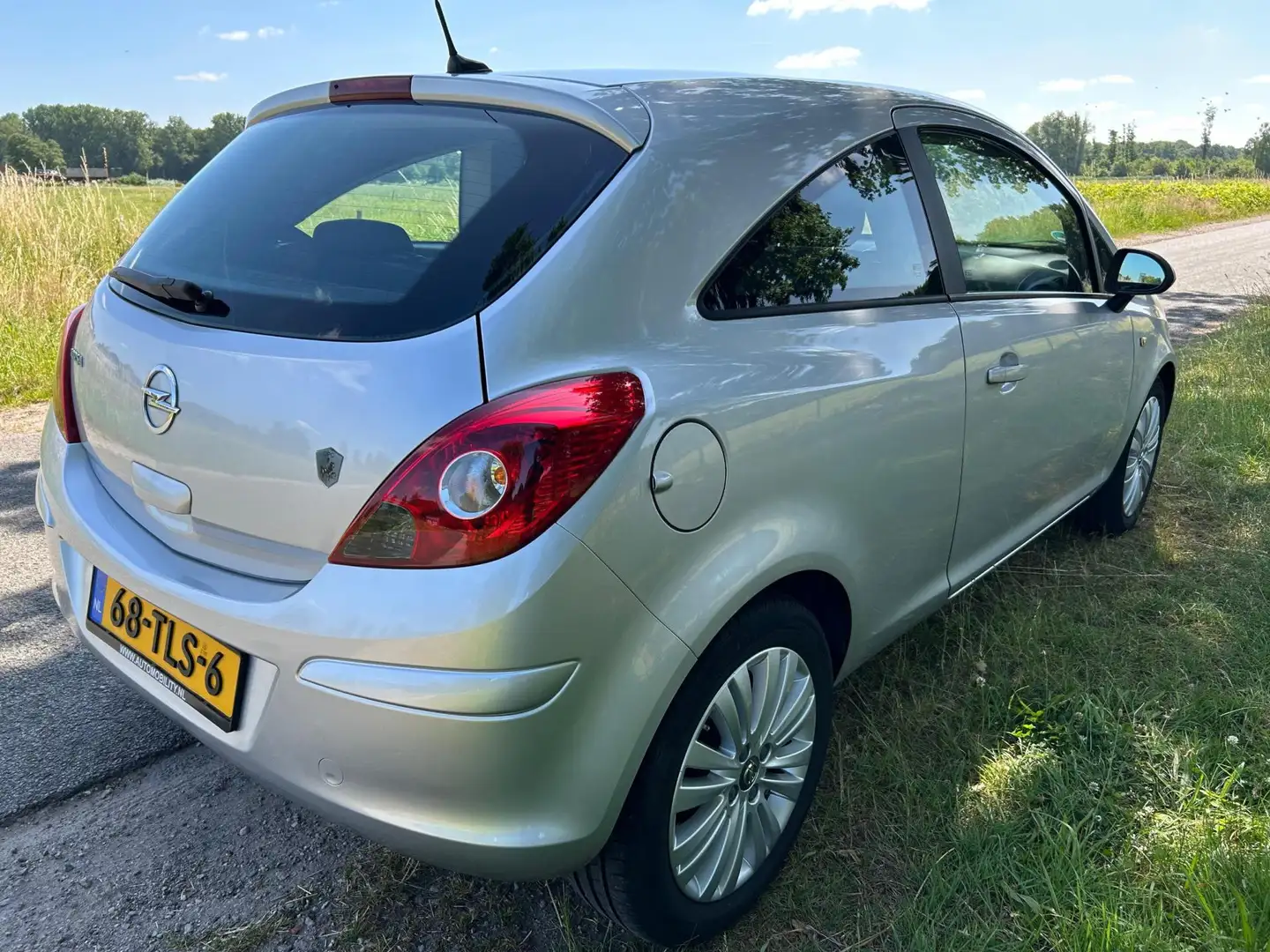 Opel Corsa 1.2-16V Cosmo prachtige staat navi bluetooth Grijs - 2