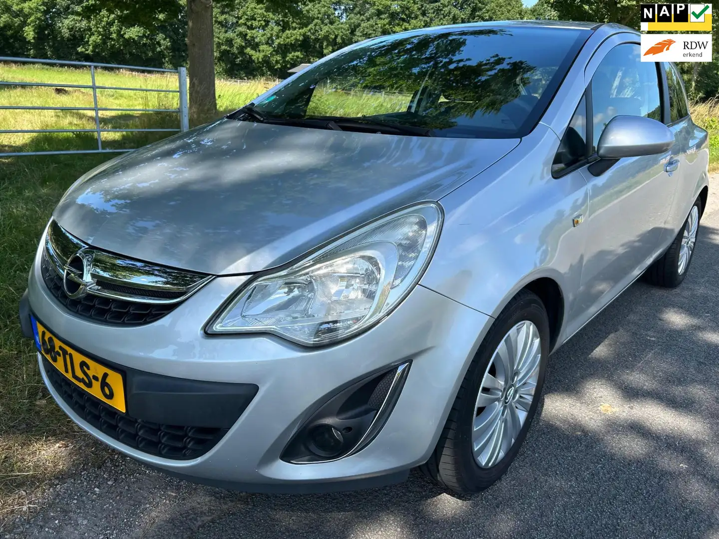 Opel Corsa 1.2-16V Cosmo prachtige staat navi bluetooth Grijs - 1