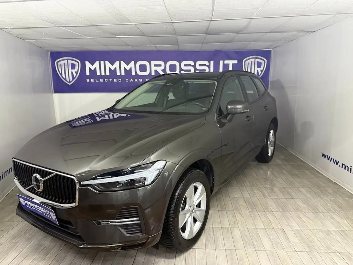 Volvo XC60 2.0 Momentum awd Ibrid Auto OFFERTA SPECIALE!!! Gris - 2