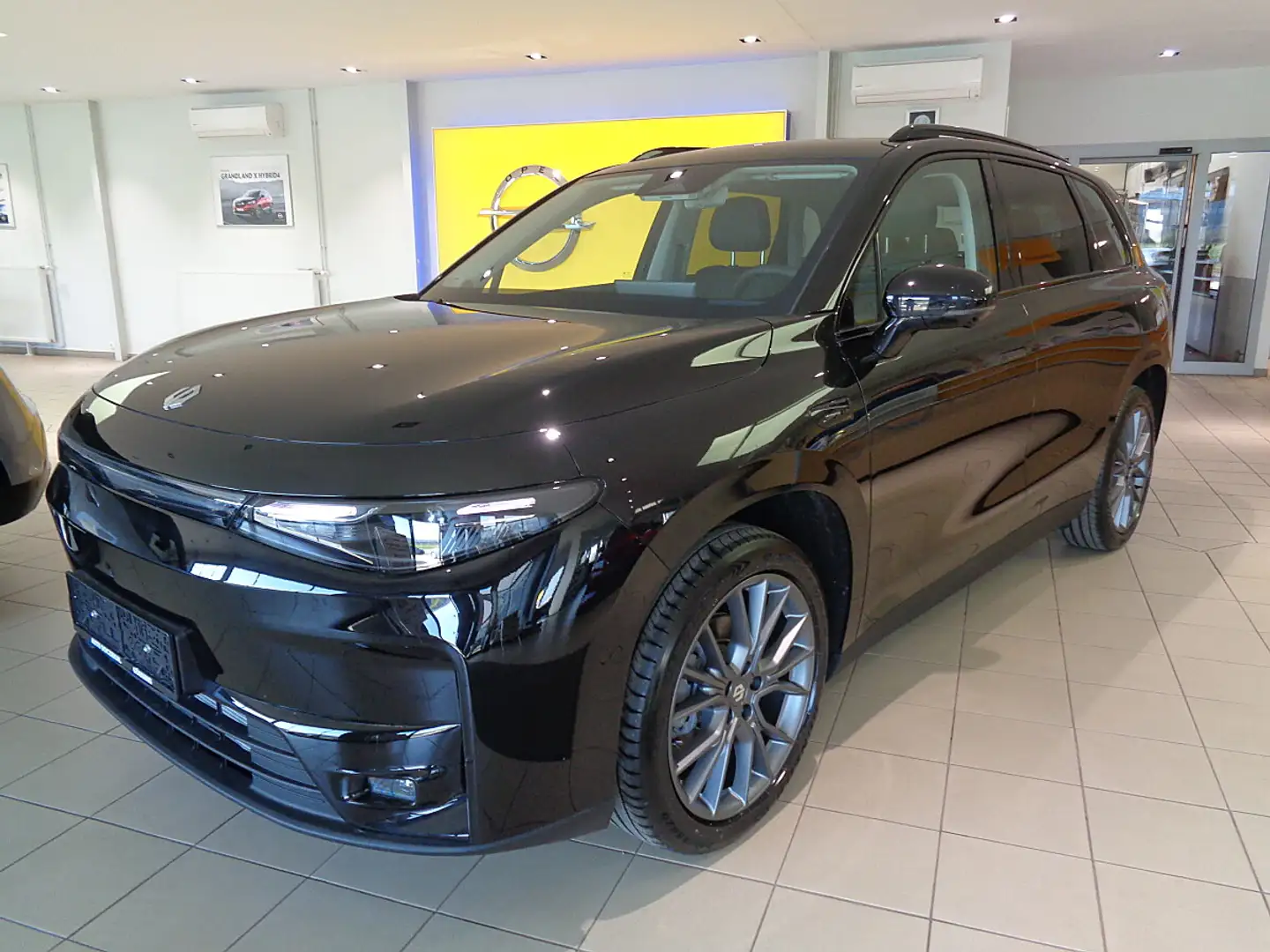 Leapmotor C10 REEV 28,4kWh Design *AKTIONSPREIS* Schwarz - 1