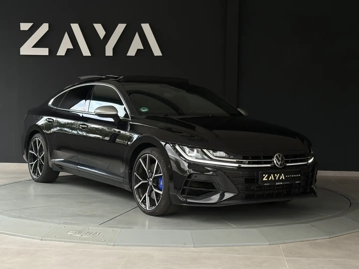 Volkswagen Arteon R 2.0 TSI Limousine*PANO*IQ-LIGHT*CAM* Černá - 1