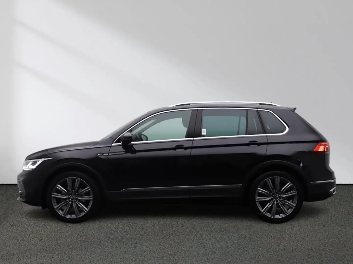 Volkswagen Tiguan 2.0 TDI Matrix LED Pano Digitales Cockpit Noir - 2