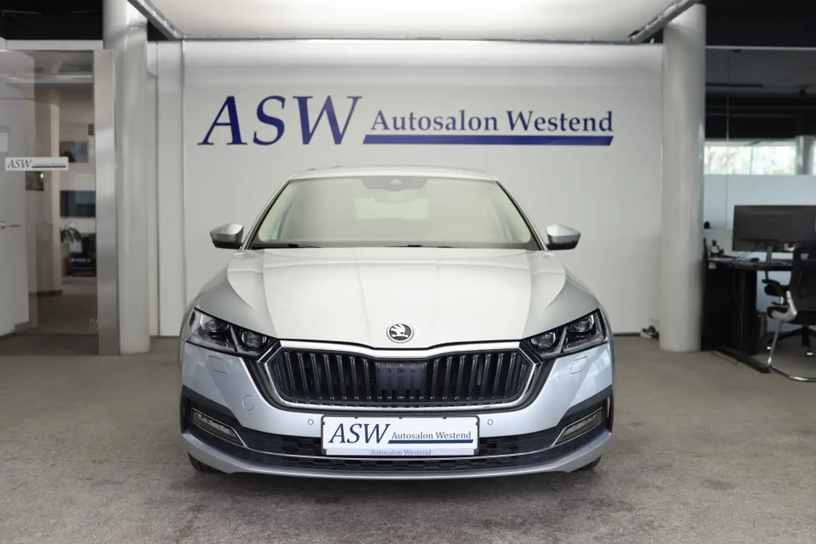 Skoda Octavia LIMOUSINE 2,0TDI FIRST ED. HEAD-UP   ACC Silber - 2