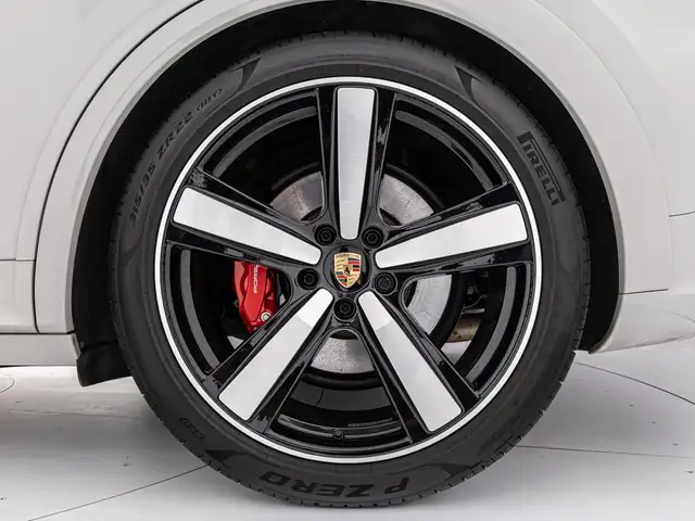 Porsche Cayenne view 6
