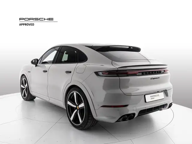 Porsche Cayenne view 3