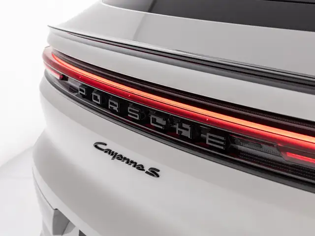 Porsche Cayenne view 11