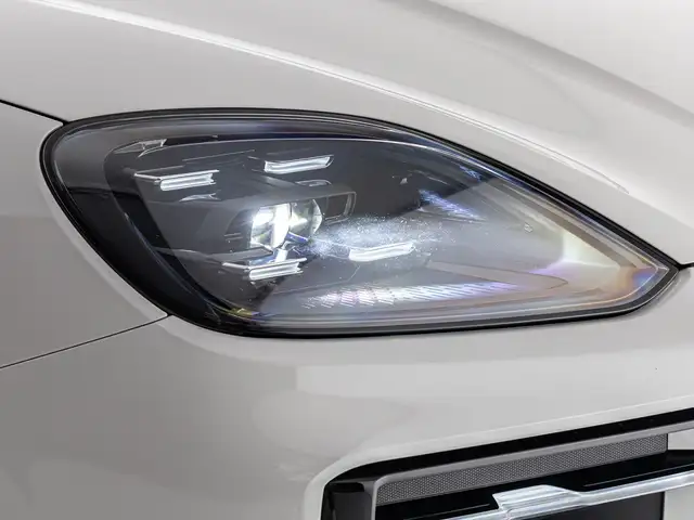 Porsche Cayenne view 10