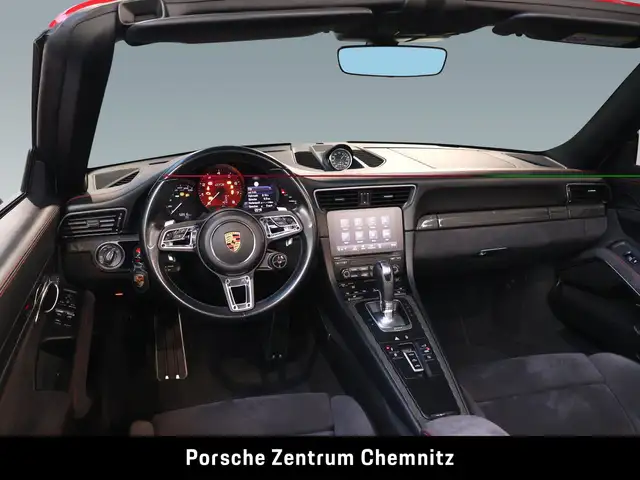 Porsche 911 view 8