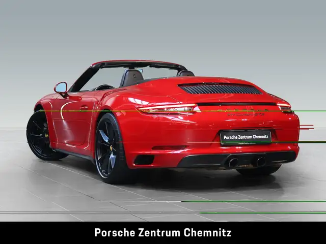 Porsche 911 view 4