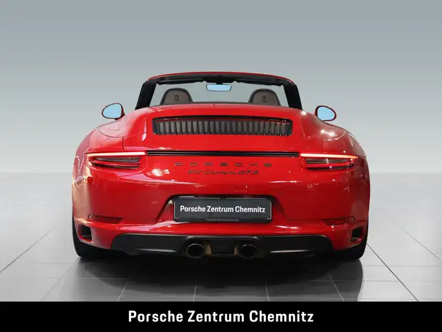 Porsche 911 view 6