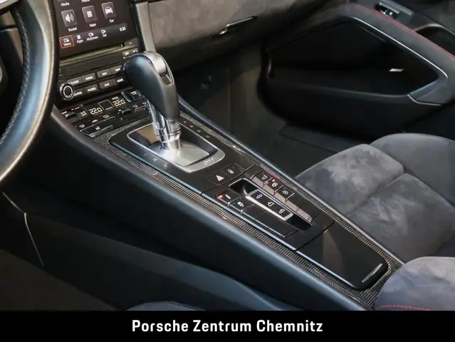 Porsche 911 view 15