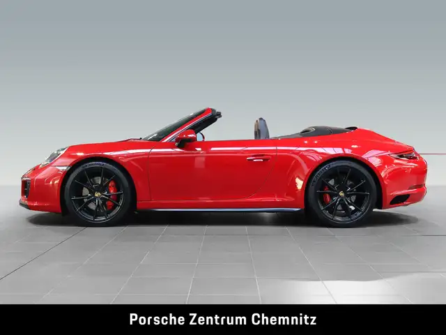 Porsche 911 view 2