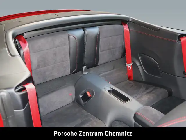 Porsche 911 view 9