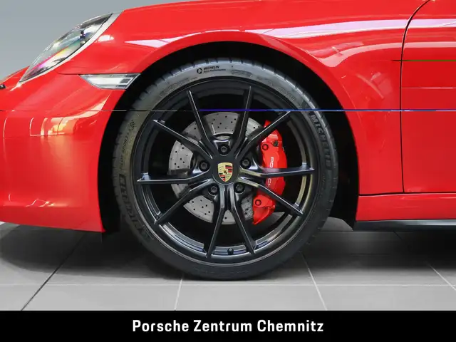 Porsche 911 view 7
