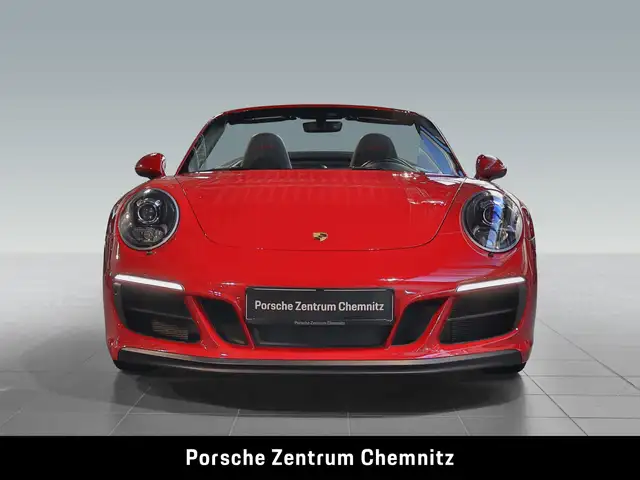 Porsche 911 view 5