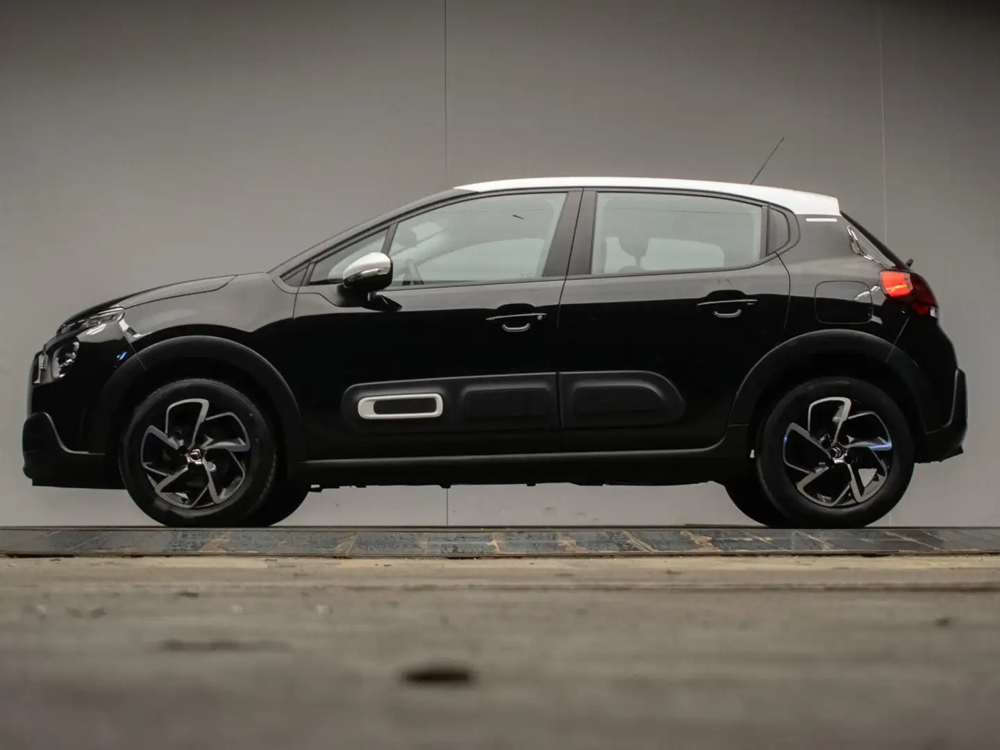Citroen C3 1.2 PureTech Business Sport (APPELCARPLAY,NAVI,LED Noir - 1
