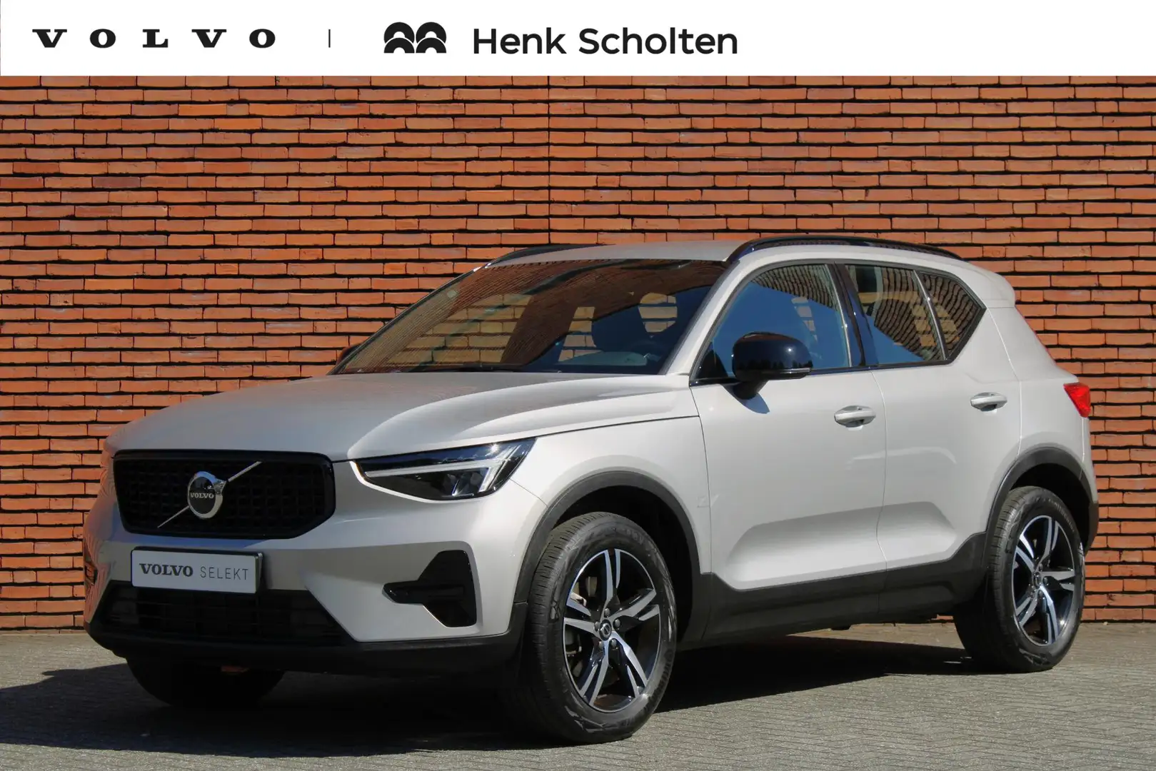 Volvo XC40 B4 Automaat Plus Dark | Trekhaak | Parkeercamera | Grijs - 1