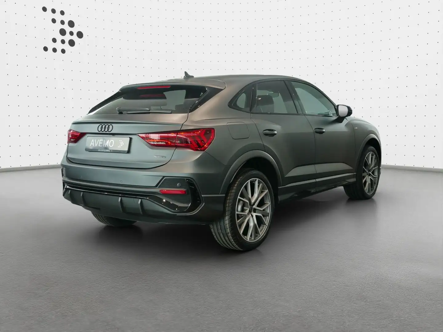 Audi Q3 S line 45 TFSI quat. MATRIX|AHK|PAN Zilver - 2