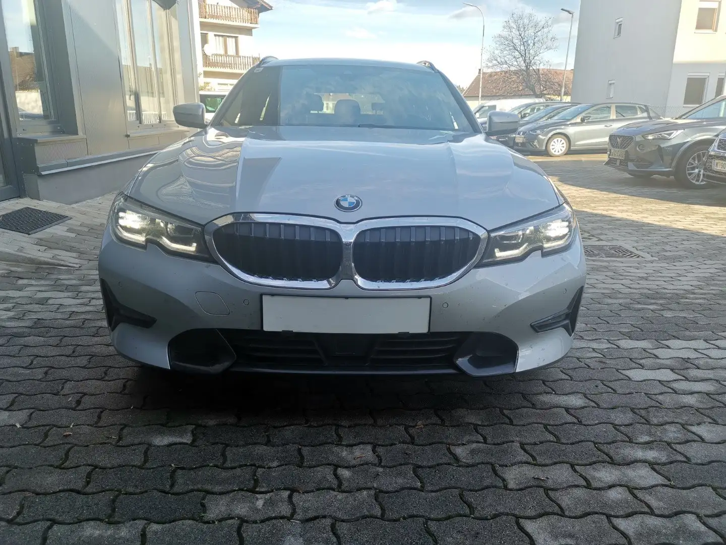 BMW 320 320 e xDrive Sport Line Grau - 2