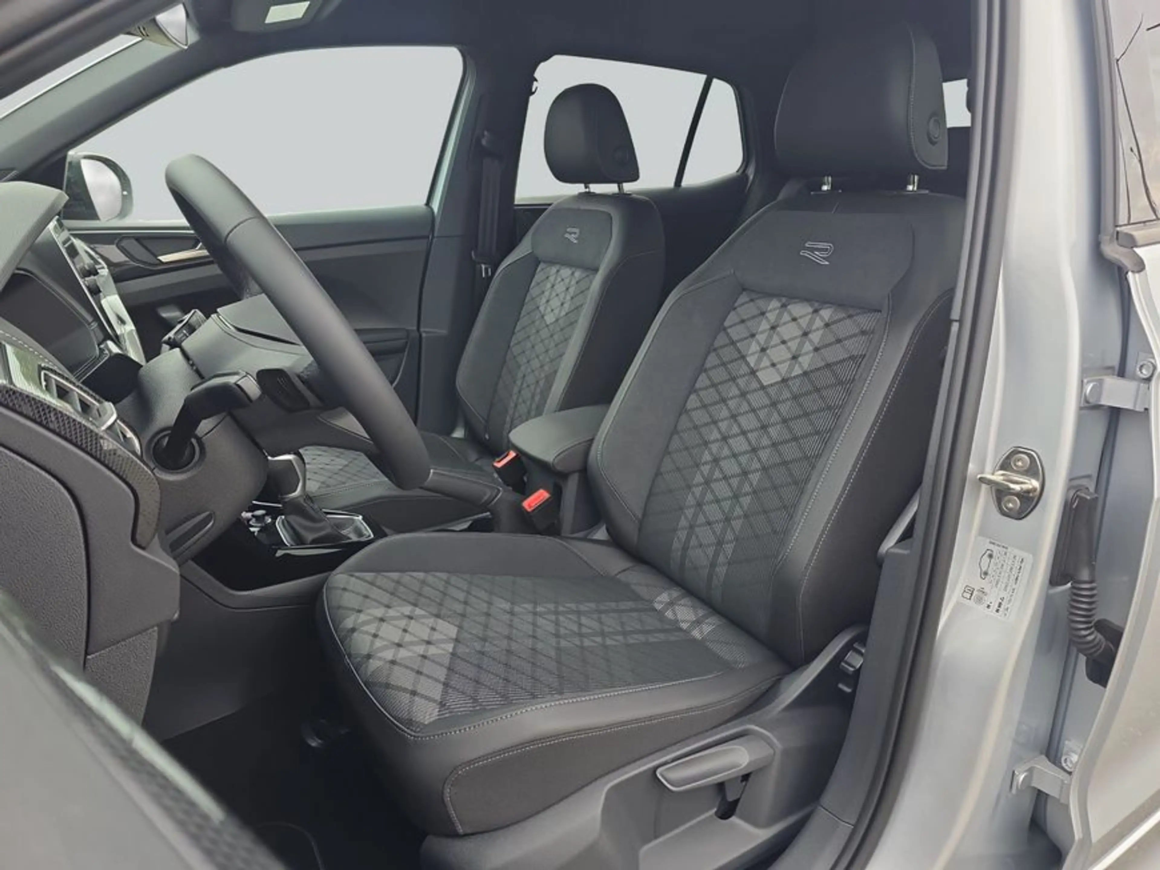 Volkswagen T-Cross R-Line 1.0 l TSI DSG, BLACK STYLE NAVI KL — photo 10