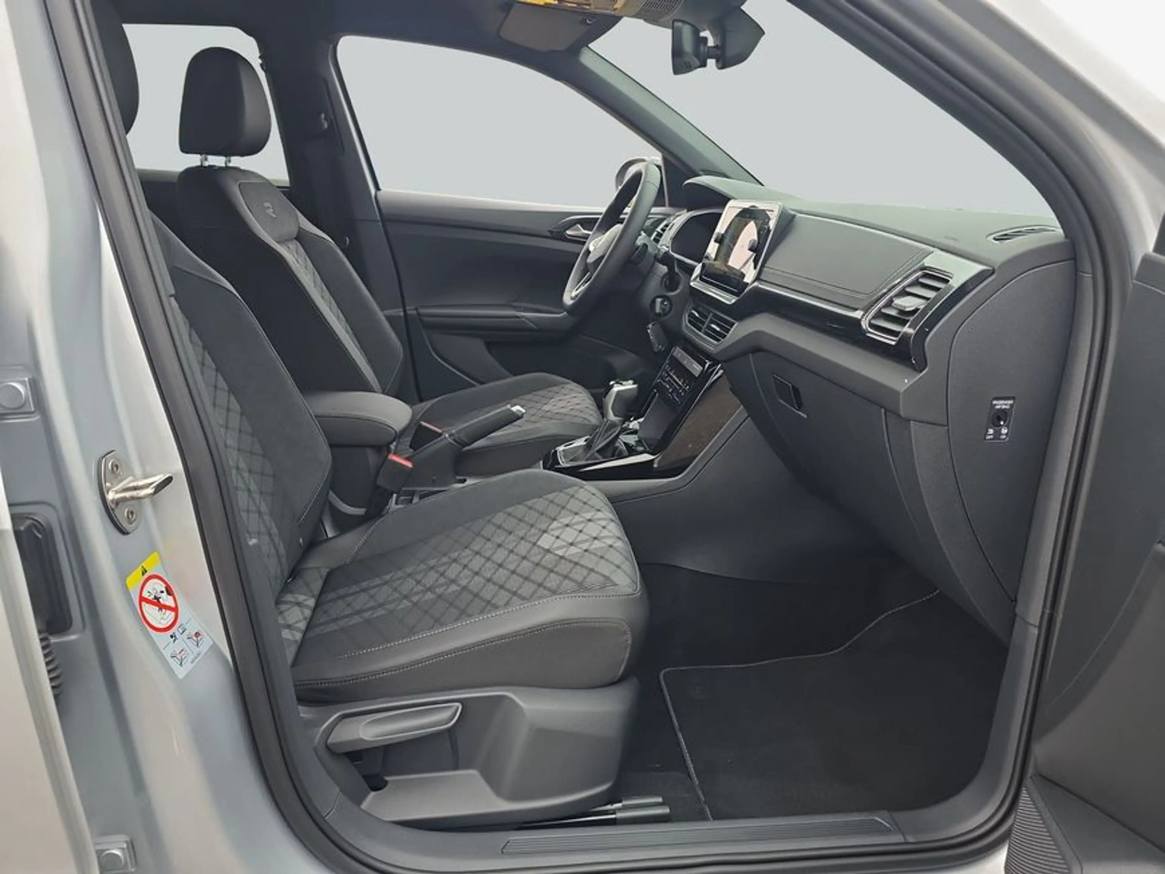 Volkswagen T-Cross R-Line 1.0 l TSI DSG, BLACK STYLE NAVI KL — photo 12