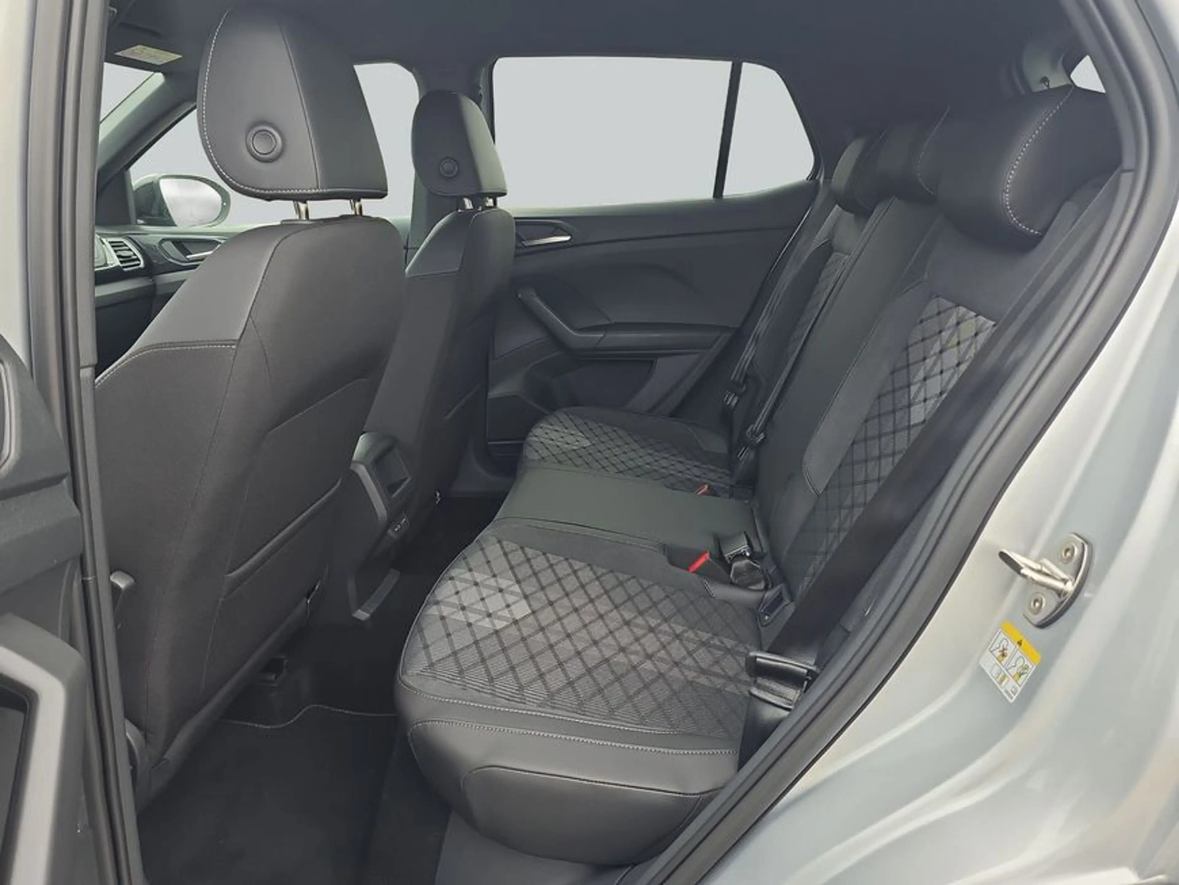 Volkswagen T-Cross R-Line 1.0 l TSI DSG, BLACK STYLE NAVI KL — photo 11