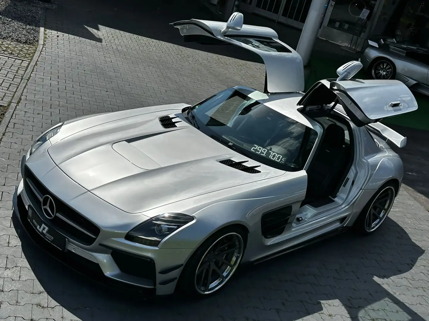Mercedes-Benz SLS AMG Coupe Silber - 2