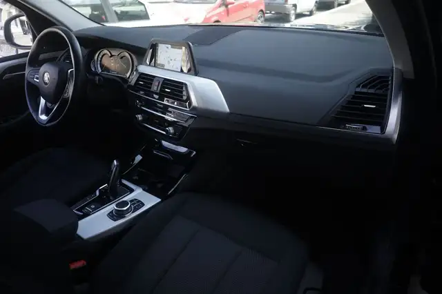 BMW X3 view 10