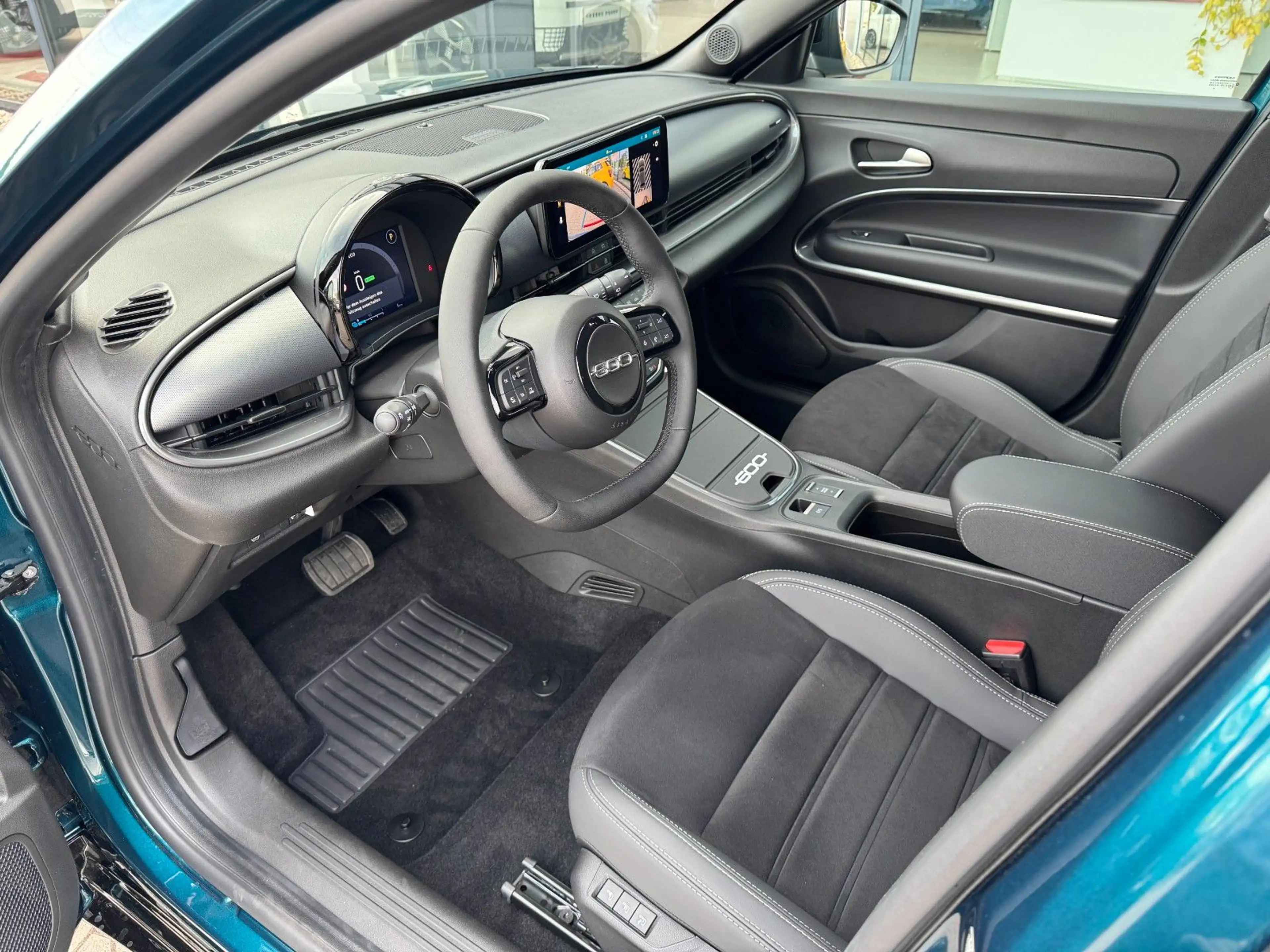 Fiat 600e Elektro SPORT _ ABARTH LINE — photo 6