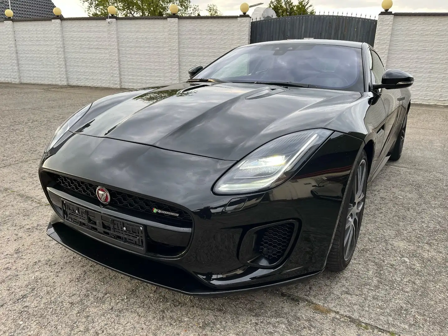 Jaguar F-Type 3.0 L P380 R-Dynamic  AWD Face-Lift Panor Černá - 2