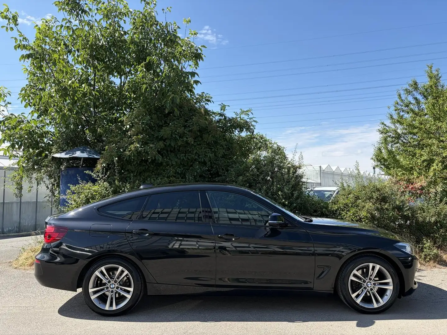 BMW 320 320d xDrive Aut. Sport Line Gran Turismo *EXTRAS* Schwarz - 2
