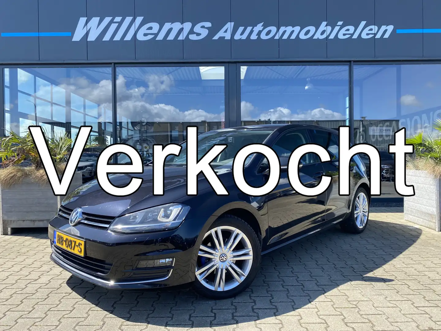 Volkswagen Golf 1.2 TSI Highline Navigatie, Camera & Trekhaak Zwart - 1