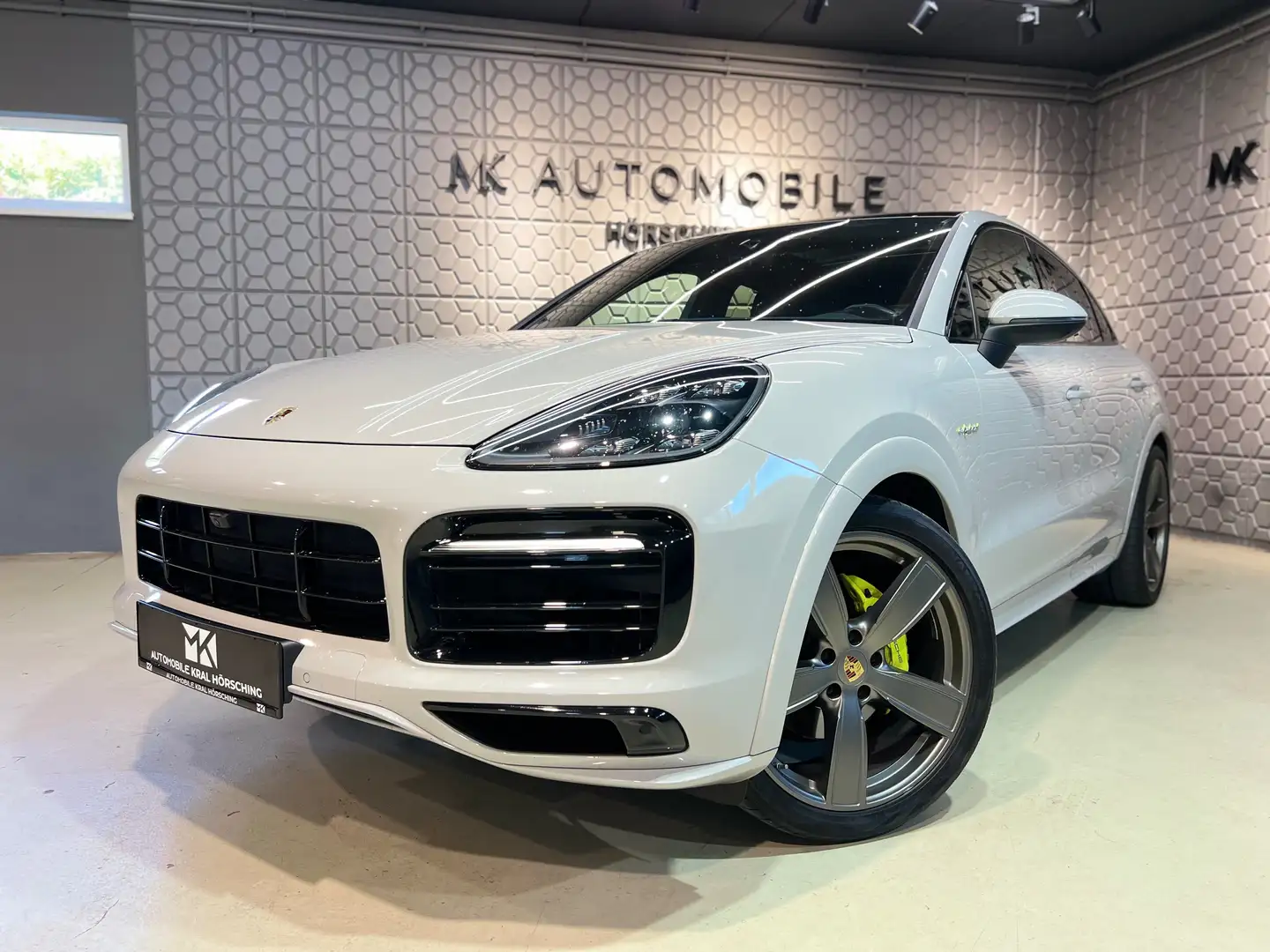 Porsche Cayenne E-Hybrid PHEV 17,9 kWh Aut.*360*SOFT-CLOSE*HINTERACHS LENKUNG*BOSE*MATRIX LED*AMBIENTE*PANO*SITZBELÜFTUNG*VOLLEDER* Grau - 2