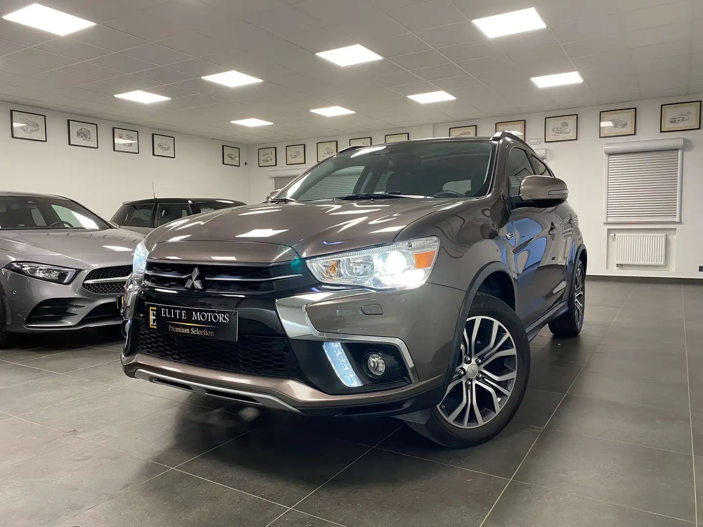 Mitsubishi ASX 1.6i 2WD Diamond Edition / 1erMAIN / FULL OPTION Gris - 1