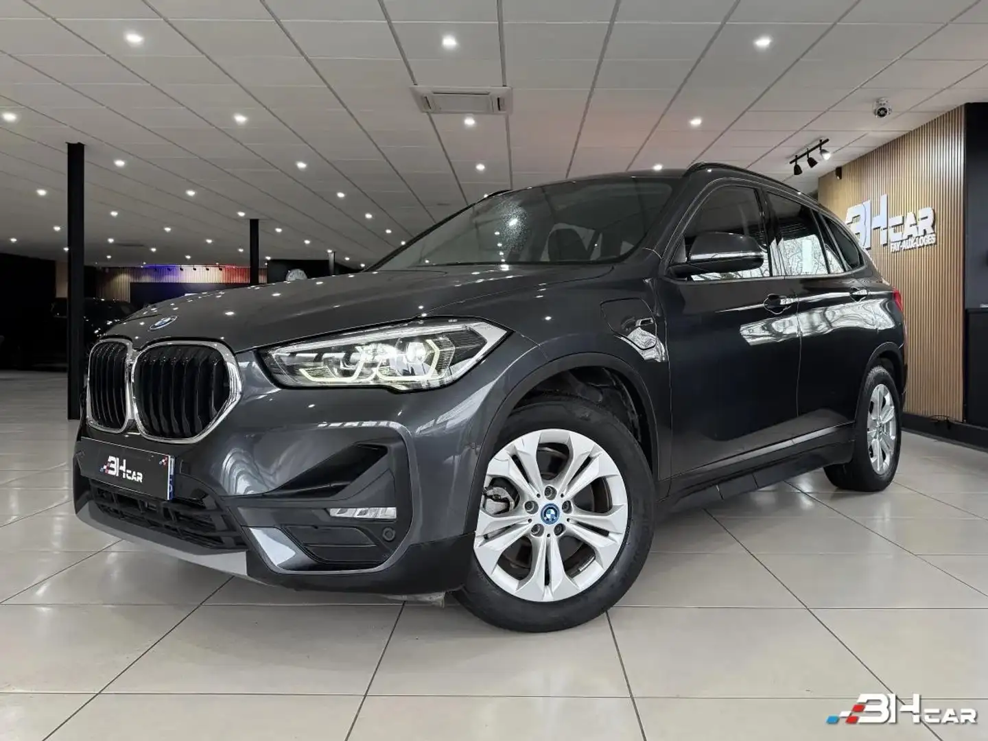 BMW X1 HYBRIDE 25E XDRIVE 220 CH BVA 2022 Schwarz - 1