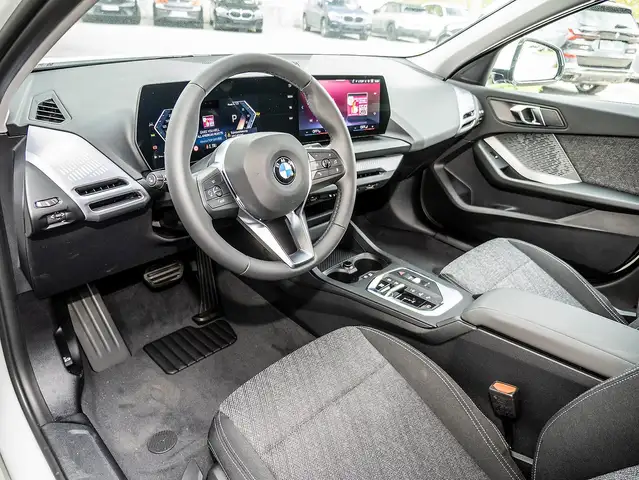 BMW 1 Series view 3