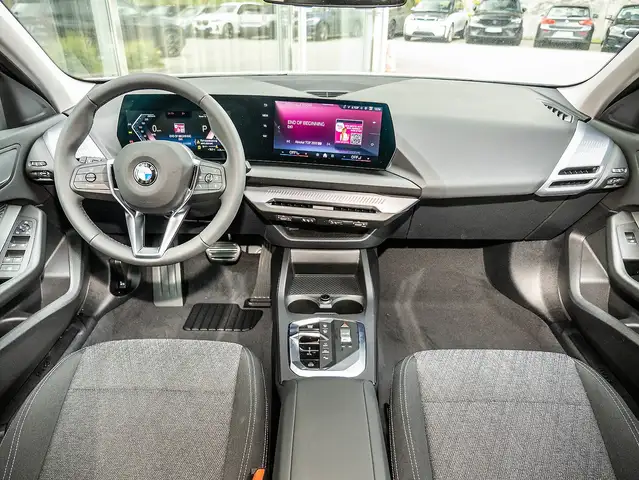 BMW 1 Series view 5