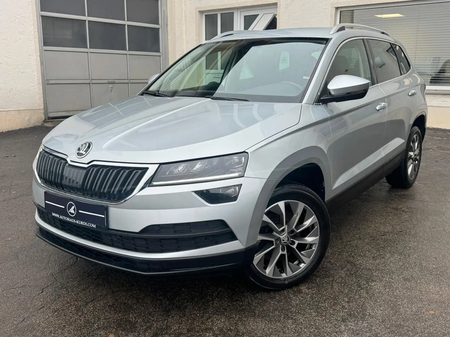 Skoda Karoq 2.0 TDI Clever KEYLESS NAVI LED TEMPO SHZ Silber - 1