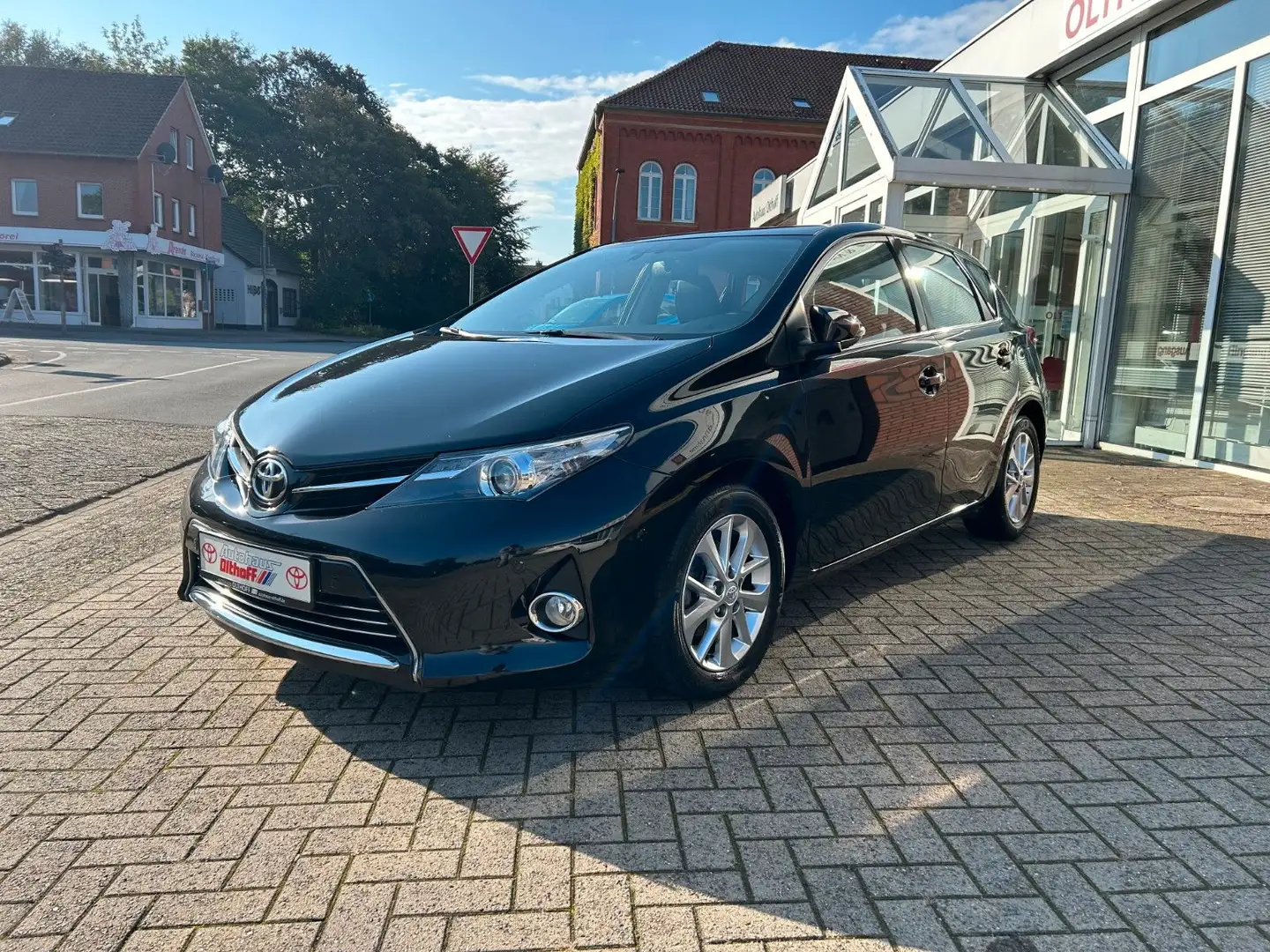 Toyota Auris Executive Noir - 1