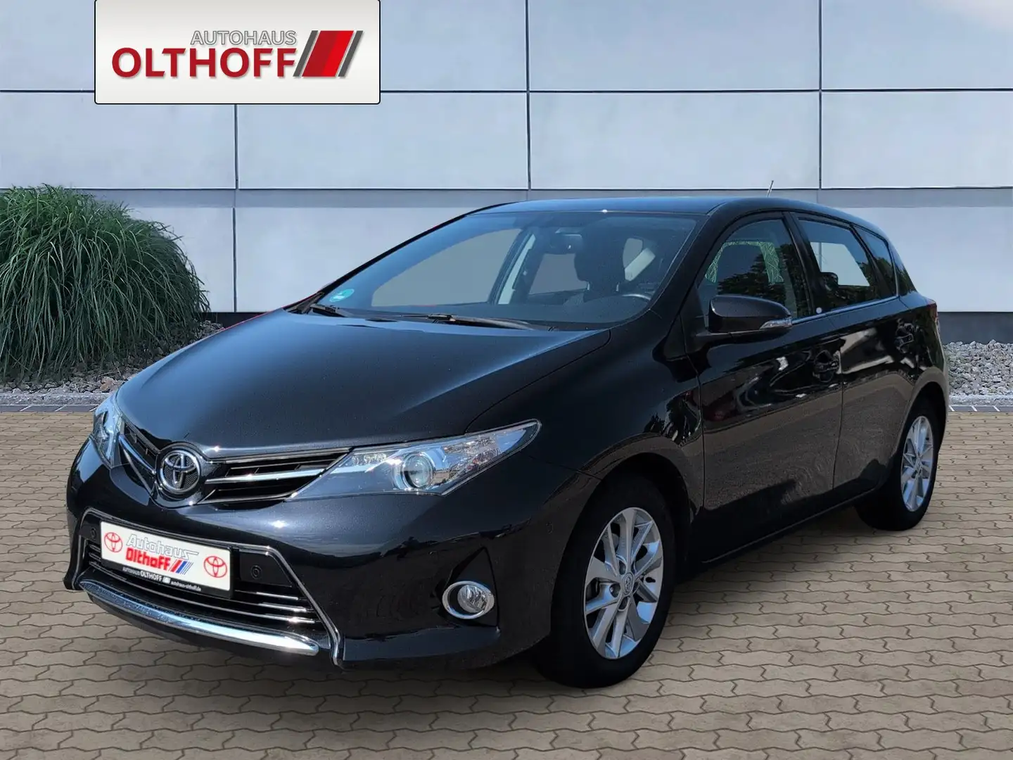 Toyota Auris Executive Schwarz - 1