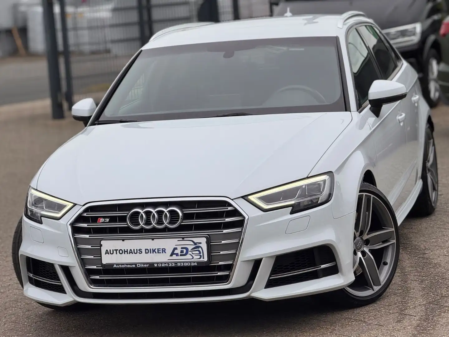 Audi S3 Sportback 2.0 TFSI quattro Weiß - 1