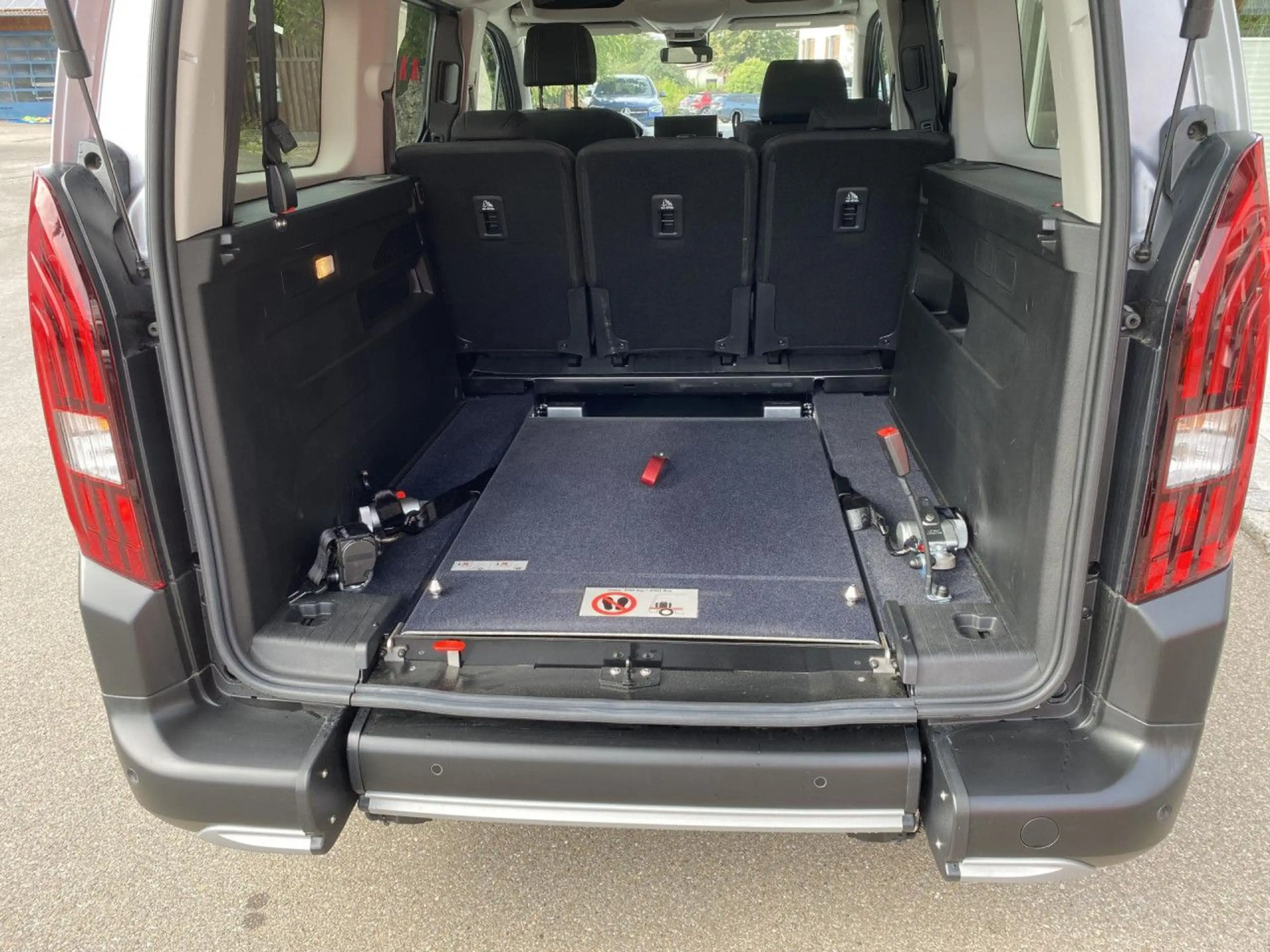 Peugeot Rifter GT L2 Vorführwagen mit Heckeinstieg Navi — photo 11