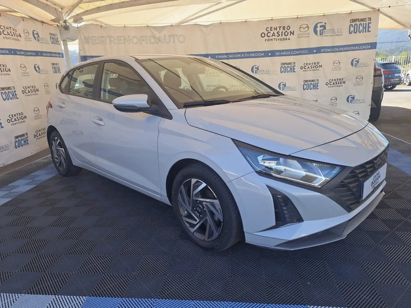 Hyundai i20 1.2 MPI Klass Gris - 1